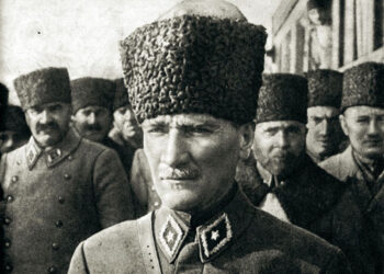 Atatürk’ten Rahatsız Olmak Demek; Türk Devletinden Rahatsız Olmak Demektir!
