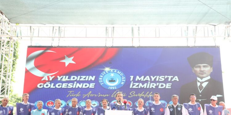 1 Mayıs Emek ve Dayanışma Gününü İstiklal Mücadelemizin Zaferle Taçlandığı İzmir’de Kutladık