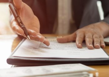 YÖNETİCİLİK GÖREVİNİN ALINMASINA YARGI DUR DEDİ