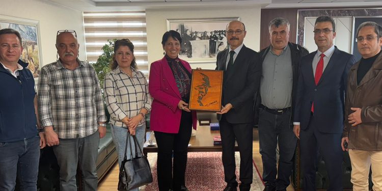 ULUS MESLEKİ VE TEKNİK ANADOLU LİSESİ KAPATILAMAZ!